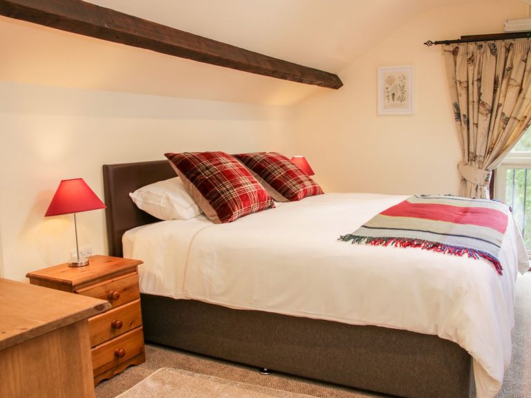 Super king room with ensuite Conkers Cottage